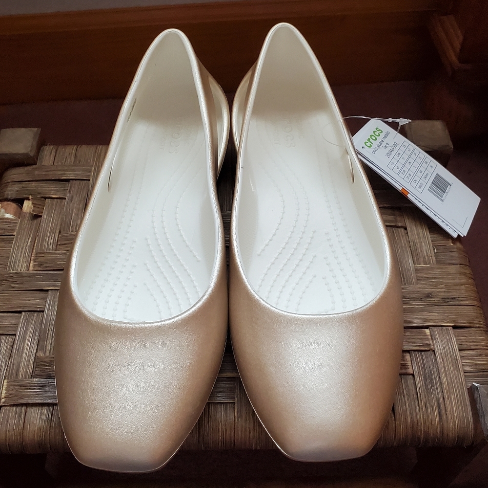 Crocs flat Size 7